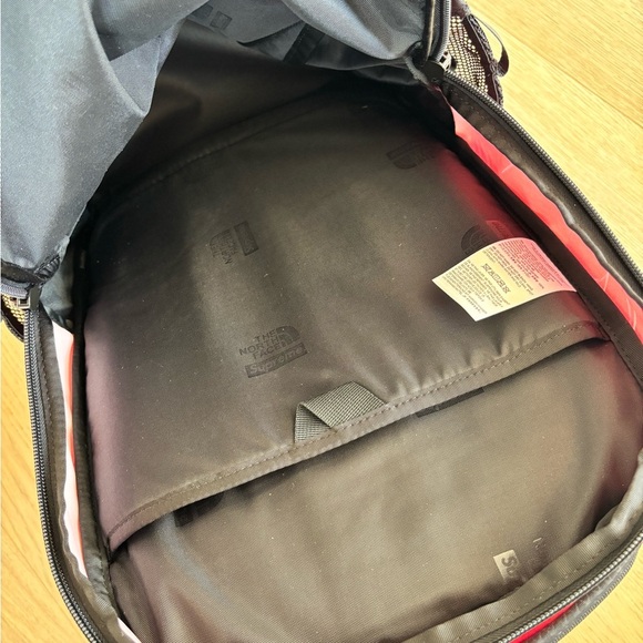 Supreme x North Face Red Borealis Backpack - Picture 6 of 9